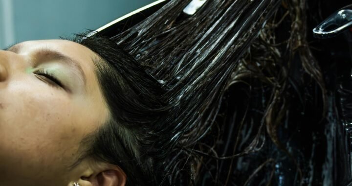 Errores comunes que están dañando tu cabello sin saberlo